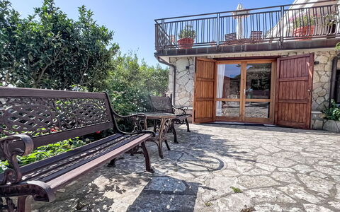 Castellammare del Golfo 265: Ciel, Plante, Extérieur Banc, Bois, Architecture, Surface De La Route, Mobilier De Jardin, Mur, Banc, Loisir