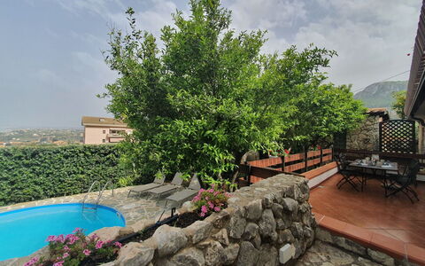 Castellammare del Golfo 265: Jardin, Pot De Fleur, Ombre, Mobilier De Jardin, Dalle, Cour, Arrière-Cour, Aménagement Paysager, Chaise, Eco Hôtel