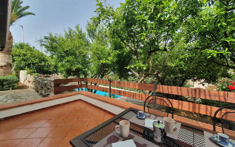 Castellammare del Golfo 265: Bois, Meubles, Ombre, Tache De Bois, Jardin, Mobilier De Jardin, Eco Hôtel, Aménagement Paysager, Tableau De Plein Air, Chaise