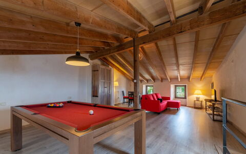 Boutique House: Propriété, Table, Meubles, Bois, Bâtiment, Éclairage, Design Intérieur, Bassin, Architecture, Salle De Récréation