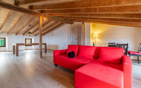 Boutique House: Propriété, Meubles, Bois, Éclairage, Design Intérieur, Sol, Canapé, Confort, Sol, Salon