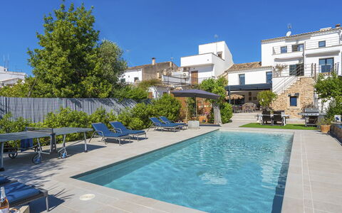 Can Rochet: L'Eau, Plante, Propriété, Bâtiment, Ciel, Piscine, Bleu Azur, Arbre, Maison, Plan D'Eau