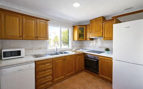 Can Delfin Alcudia: Cuisine, Cabinetry, Comptoir, Appareil De Cuisine, Principaux Appliance, Sol, Bois, Design Intérieur, Meubles, Sol