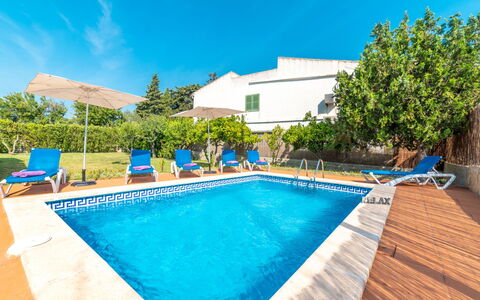 Can Delfin Alcudia: L'Eau, Ciel, Plante, Bâtiment, Propriété, Piscine, Bleu Azur, Ombre, Arbre, Mobilier De Jardin