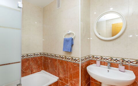 Acapulco Iii: Luminaire Plomberie, Sol, Salle De Bains, Lavabo, Évier, Design Intérieur, Sol, Robinet, Plomberie, Tuile