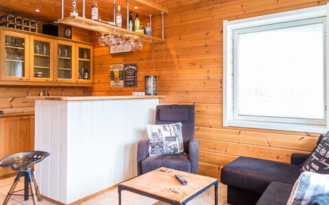 Tahkon Rantatupa 7 B: Bois, Sol, Sol, Meubles, Parquet, Design Intérieur, Lit Superposé, Pièce, Tache De Bois, Dur