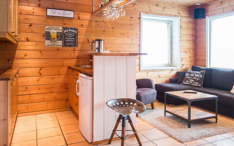 Tahkon Rantatupa 7 B: Bois, Sol, Sol, Meubles, Parquet, Design Intérieur, Lit Superposé, Pièce, Tache De Bois, Dur