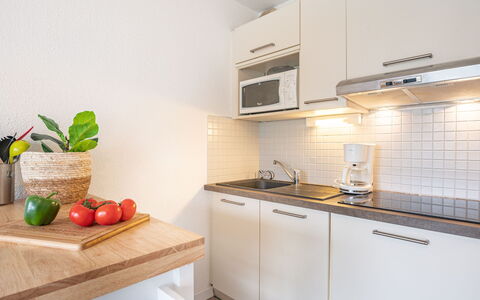 Carnac 134: Comptoir, Cabinetry, Propriété, Evier, Évier, Cuisinière, Appareil De Cuisine, Cuisine, Bois, Design Intérieur
