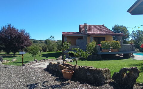 Melograno: Jardin, Chalet, Arrière-Cour, Aménagement Paysager, Cour, Pelouse, Ombre, Allée, Ferme