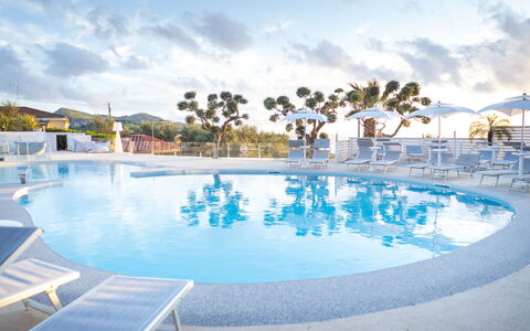Massa Lubrense 537: Piscine, Recours, Mobilier De Jardin, Parapluie, Loisir, Hôtel, Balancelle, Ombre, Ville Resort