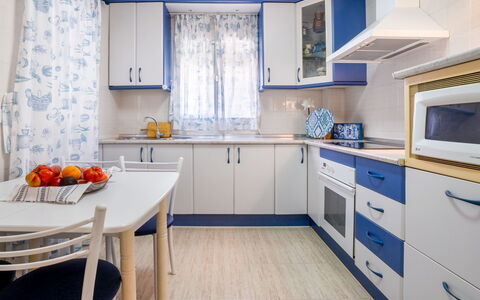 Rincon Dorado: Cabinetry, Comptoir, Propriété, Meubles, Blanc, Bleu, Évier, Cuisine, Bois, Evier