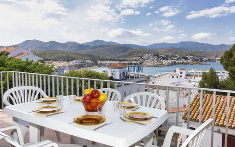 Merlet: Nuage, Ciel, Table, Vaisselle, Meubles, Chaise, L'Eau, Aliments, Tableau De Plein Air, Montagne