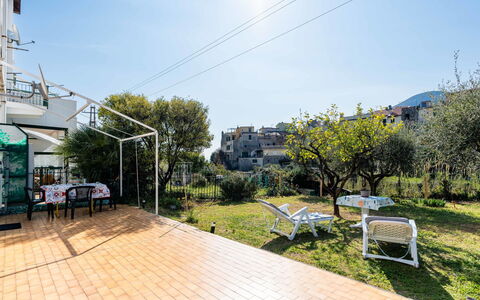 Marisol: Appartement, Recours, Chaise, Ombre, Balcon, Table Cuisine Et Salle A Manger, Restaurant, Eco Hôtel, Hôtel