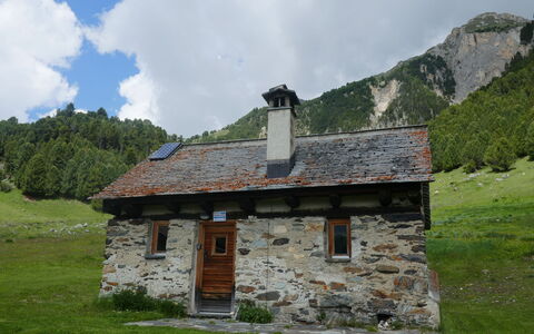 Rustico Edel: Nuage, Ciel, Plante, Paysage Naturel, Montagne, Arbre, Bois, Herbe, Chalet, Chaîne De Montagnes