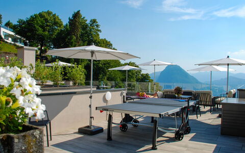 Lake-View Cosy: Ciel, Plante, Nuage, Table, Parapluie, Ombre, Mobilier De Jardin, Arbre, Design Urbain, Fleur