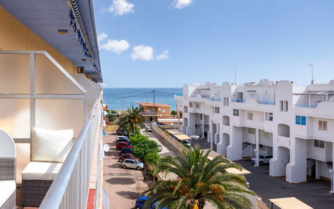 Las Perlas: Nuage, Ciel, Bâtiment, Jour, Propriété, Fenêtre, Bleu Azur, Design Urbain, Plante, Arbre