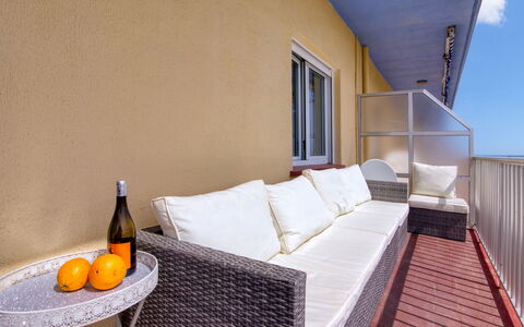 Las Perlas: Propriété, Meubles, Table, Confort, Fenêtre, Ciel, Bois, Design Intérieur, Sol, Ombre