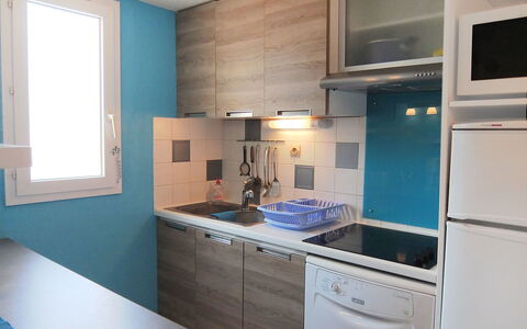 Collioure 400: Comptoir, Pièce, Propriété, Cabinetry, Cuisine, Meubles, Design Intérieur, Bâtiment, Cuisinière, Évier