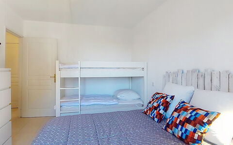 Les Grenadines: Meubles, Design Intérieur, Chambre, Lit, Sol, Sol, Bois, Literie, Drap De Lit, Pièce