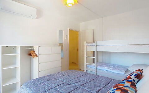 Les Grenadines: Design Intérieur, Sol, Sol, Meubles, Plafond, Bois, Chambre, Lit, Pièce, Appartement