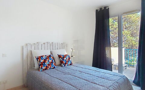Les Grenadines: Lit, Meubles, Literie, Chambre, Drap De Lit, Design Intérieur, Linge, Throw Pillow, Textile, Sol