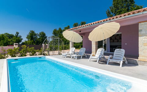 Mario: L'Eau, Ciel, Plante, Propriété, Piscine, Bâtiment, Bleu Azur, Ombre, Arbre, Chaise