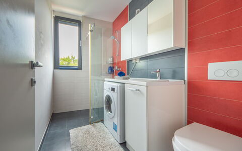 Oliva 2: Propriété, Cabinetry, Bâtiment, Design Intérieur, Luminaire Plomberie, Sol, Sol, Salle De Bains, Gaz