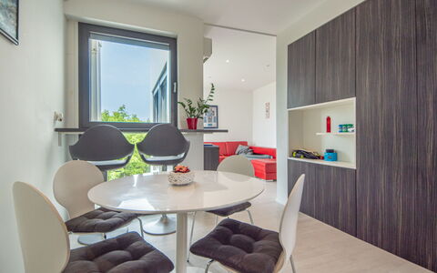 Oliva 2: Table, Meubles, Propriété, Chaise, Design Intérieur, Fenêtre, Architecture, Plante, Bois