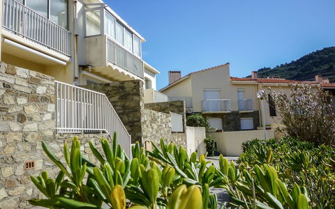 Les Batteries: Propriété, Végétation, Maison, Zone Résidentielle, Immobilier, Architecture, Bâtiment, Domicile, Quartier, Botanique