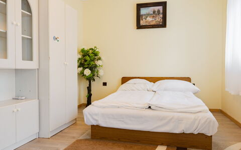 Big Thuja: Meubles, Lit, Chambre, Design Intérieur, Literie, Bois, Sol, Drap De Lit, Sol, Pièce