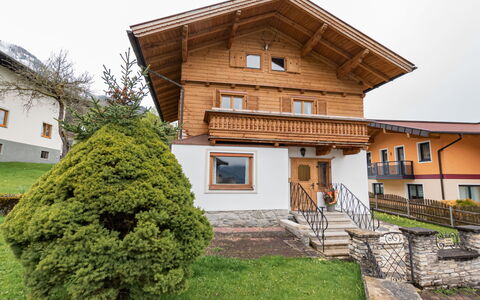 Haus Weickl: Plante, Ciel, Propriété, Bâtiment, Fenêtre, Lot Terre, Bois, Arbre, Herbe, Immobilier