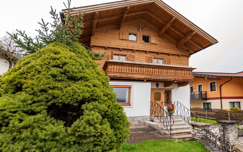 Haus Weickl: Plante, Bâtiment, Propriété, Fenêtre, Ciel, Maison, Bois, Arbre, Chalet, Herbe