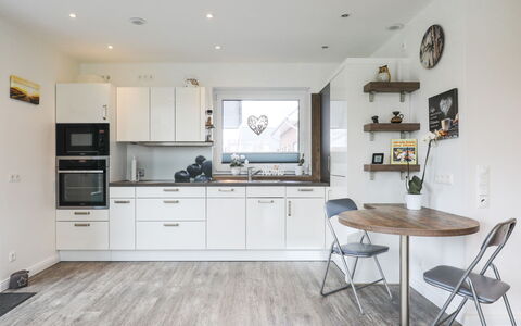 Sonnenschein: Meubles, Cabinetry, Comptoir, Bois, Sol, Design Intérieur, Cuisine, Sol, Matériel De La Propriété