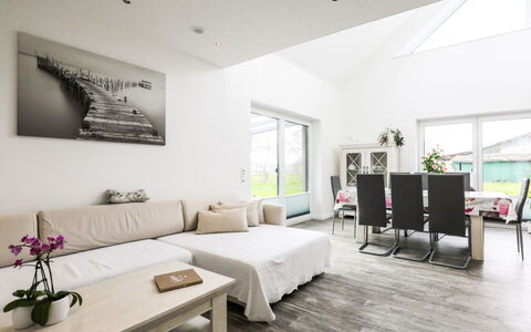 Sonnenschein: Plante, Propriété, Meubles, Canapé, Confort, Table, Design Intérieur, Fenêtre, Salon, Plante D'Appartement