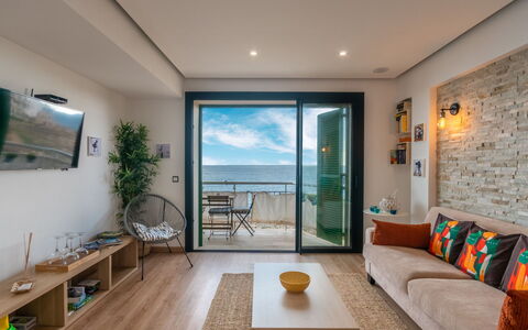 S'Illot-Cala Morlanda: Table, Meubles, Canapé, Bâtiment, Bleu Azur, Design Intérieur, Plante, Bois, Éclairage, Architecture