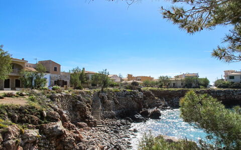 S'Illot-Cala Morlanda: Plante, Ciel, L'Eau, Ressources En Eau, Bâtiment, Paysage Naturel, Végétation, Arbre, Cours D'Eau, Fenêtre