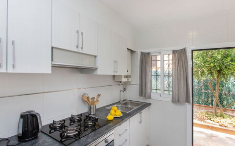 Ami: Cabinetry, Comptoir, Propriété, Fenêtre, Appareil De Cuisine, Bâtiment, Cuisinière, Cuisine, Cooktop, Gaz Poele