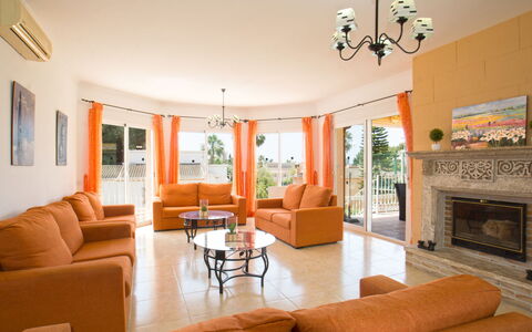 Nadaltenis: Cadre, Meubles, Canapé, Propriété, Plante, Table, Plante D'Appartement, Bois, Pot De Fleur, Orange