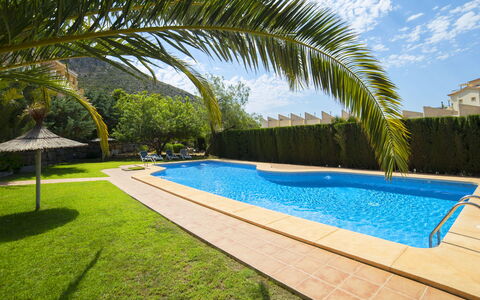 Residencial Jazmines: L'Eau, Ciel, Plante, Propriété, Nuage, Piscine, Arbre, Bâtiment, Bleu Azur, Ombre