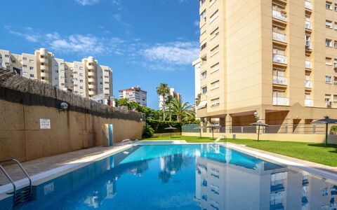 Essensacioneshome Los Almendros: L'Eau, Bâtiment, Propriété, Jour, Nuage, Ciel, Fenêtre, Plante, Piscine, Bleu Azur