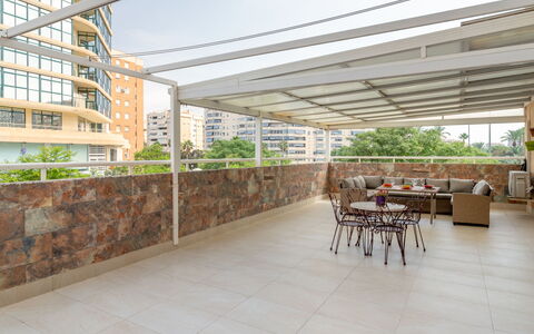 Essensacioneshome Los Almendros: Bâtiment, Ciel, Plante, Table, Bois, Mobilier De Jardin, Ombre, Pot De Fleur, Sol, Sol