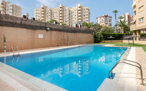 Essensacioneshome Los Almendros: L'Eau, Bâtiment, Plante, Ciel, Jour, Propriété, Piscine, Fenêtre, Bleu Azur, Arbre