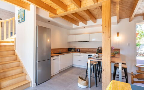 Ty Ar Bilie: Meubles, Table, Cabinetry, Bois, Comptoir, Cuisine, Chaise, Salon, Sol, Faisceau