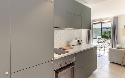 Odyssee 80: Cabinetry, Bâtiment, Propriété, Comptoir, Meubles, Appareil De Cuisine, Cuisinière, Cuisine, Électroménager, Bois