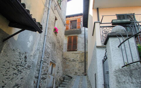 Ca' Pia: Bâtiment, Surface De La Route, Fenêtre, Quartier, Bois, Ruelle, Façade, Ville, Route, Escaliers
