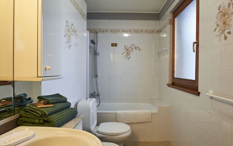 Ca' Pia: Propriété, Luminaire Plomberie, Évier, Robinet, Design Intérieur, Salle De Bains, Bois, Architecture, Lavabo
