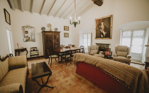 Posada La Casa Del Pintor: Cadre, Meubles, Table, Propriété, Chaise, Bâtiment, Bois, Éclairage, Design Intérieur, Salon