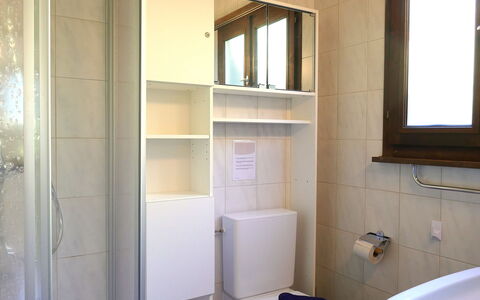 Chalet al Portic: Mur, Sol, Luminaire Plomberie, Sol, Salle De Bains, Design Intérieur, Lavabo, Pièce, Plomberie, Évier