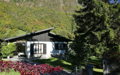 Chalet al Portic: Maison, Domicile, Toit, Chalet, Architecture, Arbuste, Paysage, Zone Rurale, Pente, Station De Montagne