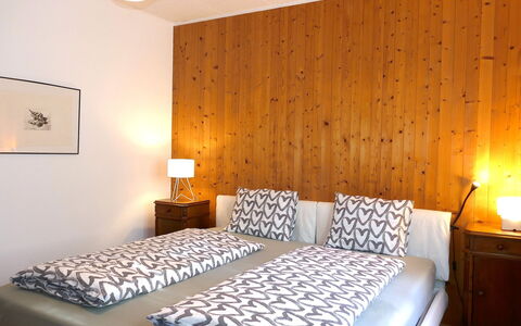 Chalet al Portic: Meubles, Design Intérieur, Bois, Lit, Chambre, Sol, Sol, Textile, Drap De Lit, Pièce